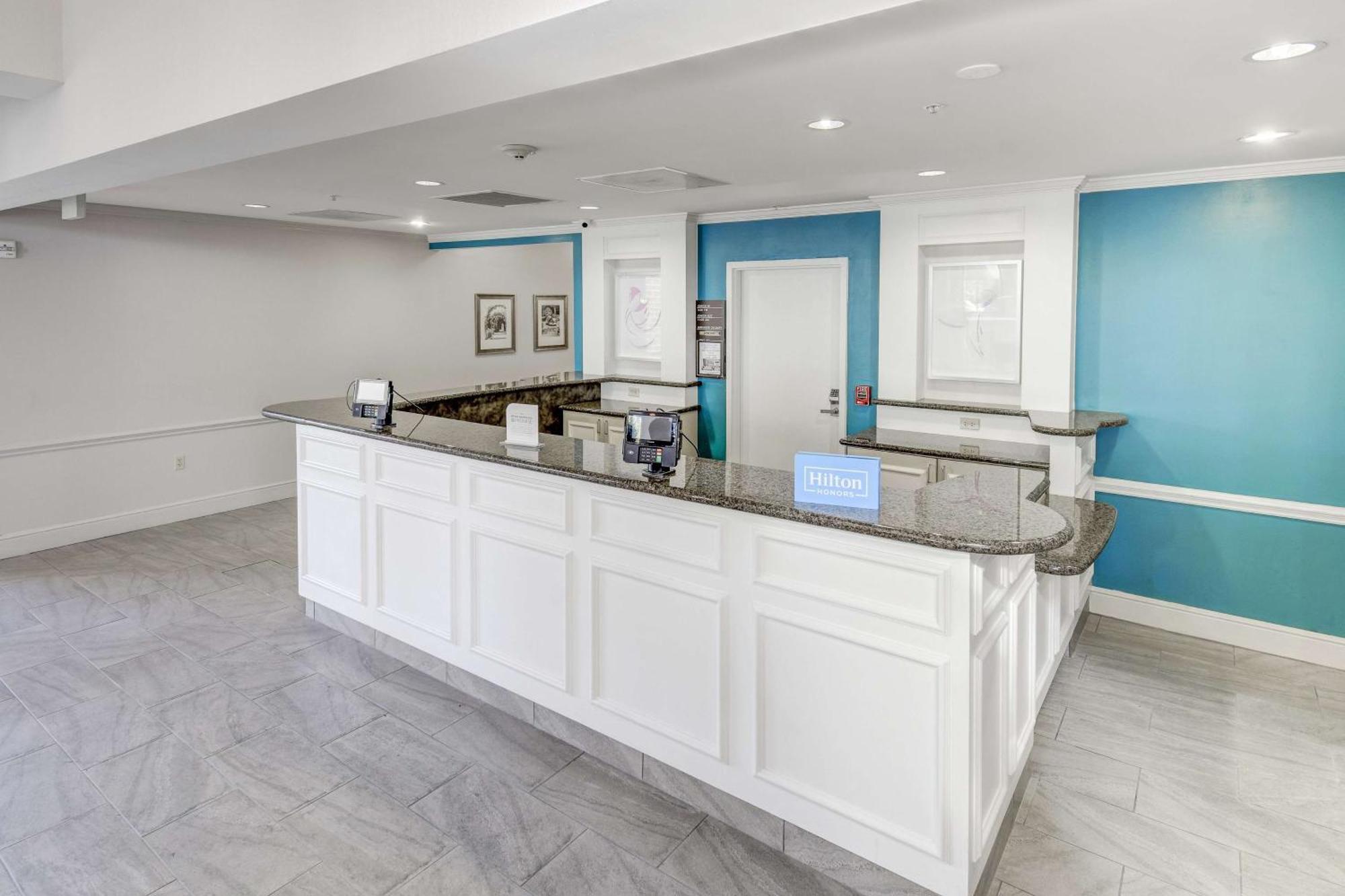 Hilton Garden Inn Waldorf Eksteriør billede